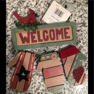 Welcome Mittens Wall Hanging. New with tags.